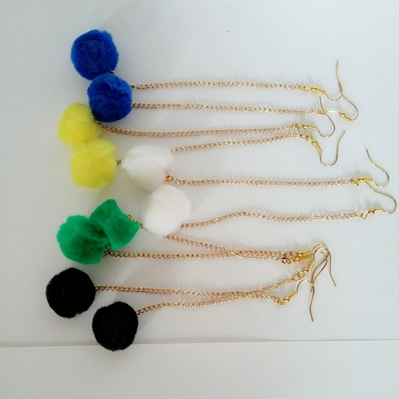 🎈3/$8 Silver or Gold Chain Pom pom Earing - Picture 6 of 6